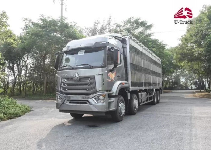 Xe chở gia súc HOWO NX 8x4 9m6