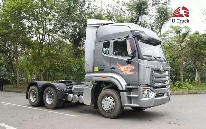 Xe đầu kéo HOWO 3 chân