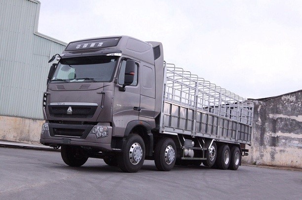 Xe HOWO 5 chân với thiết kế hiện đại, sức mạnh vượt trội