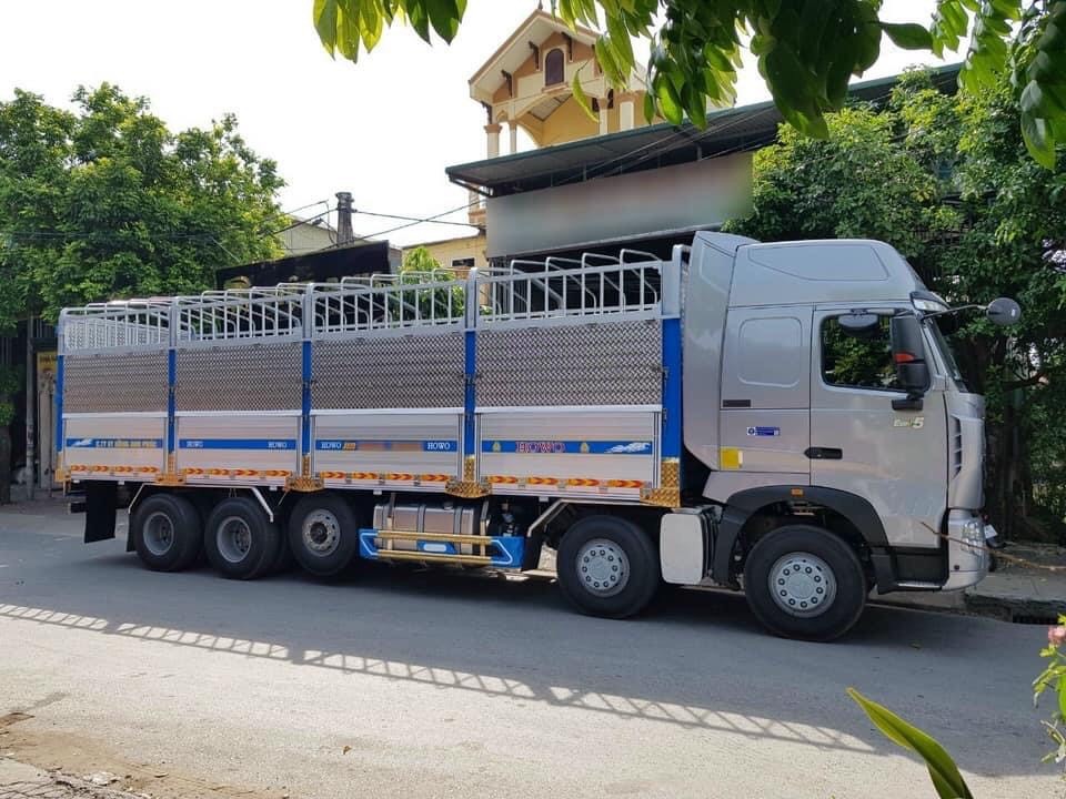 Xe HOWO 5 chân được ứng dụng để chở hàng hóa tải trọng lớn