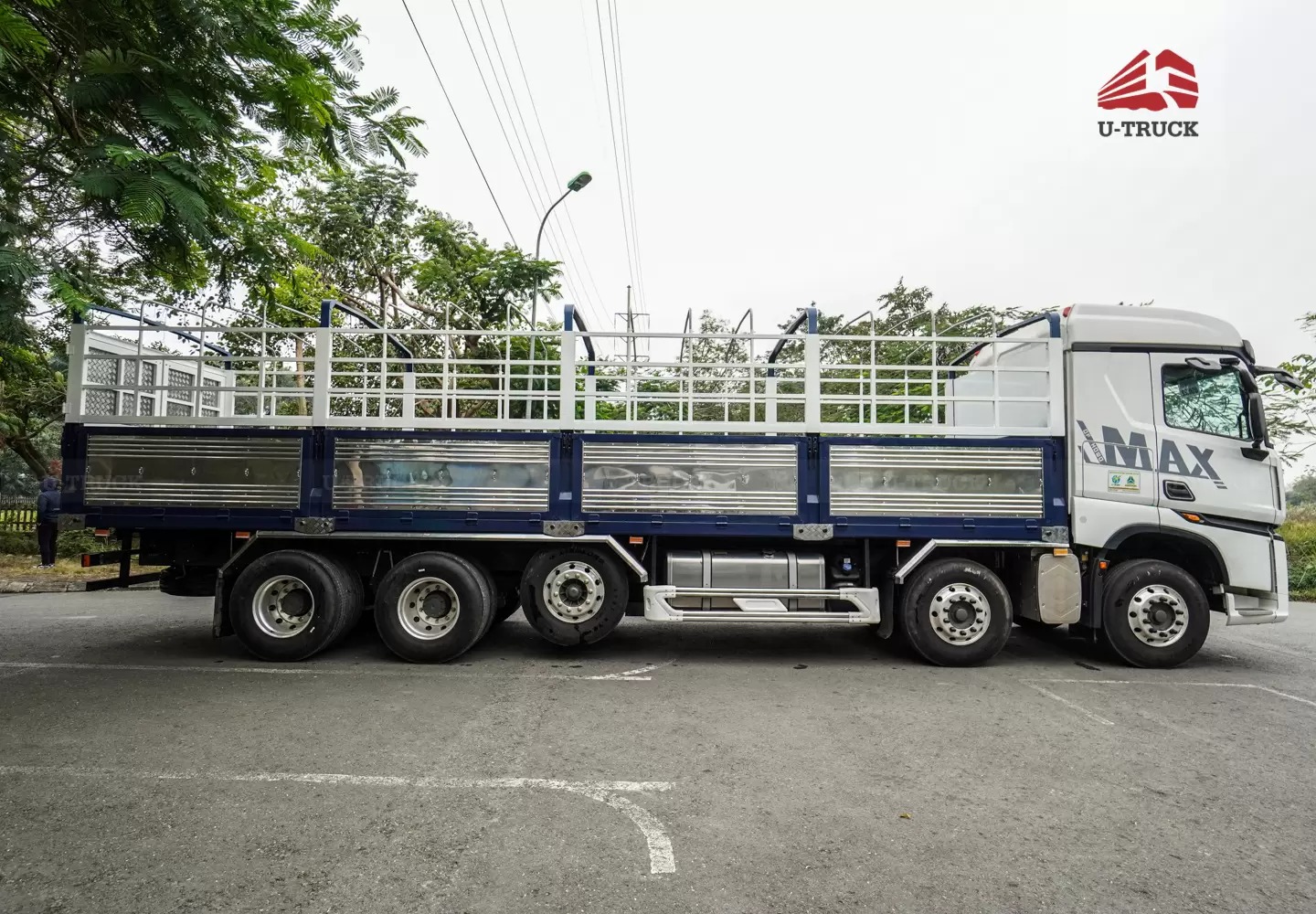 Xe tải thùng HOWO MAX 400 10x4 khung mui 9M7