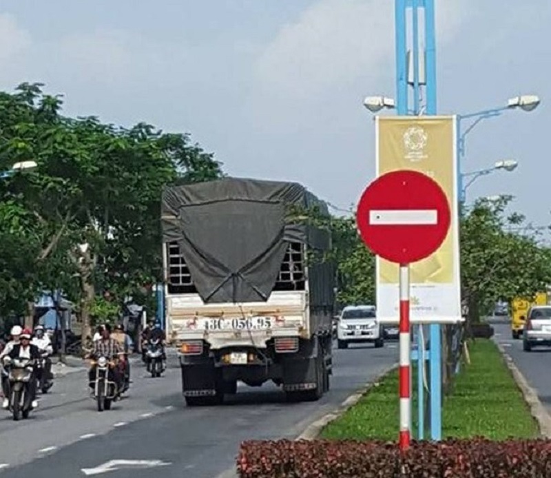 Lỗi xe tải đi ngược chiều