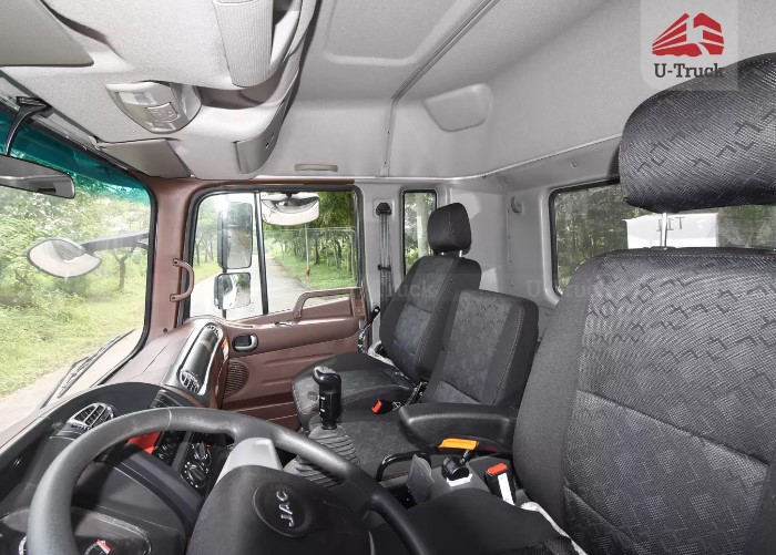 Nội thất xe tải JAC 10 tấn