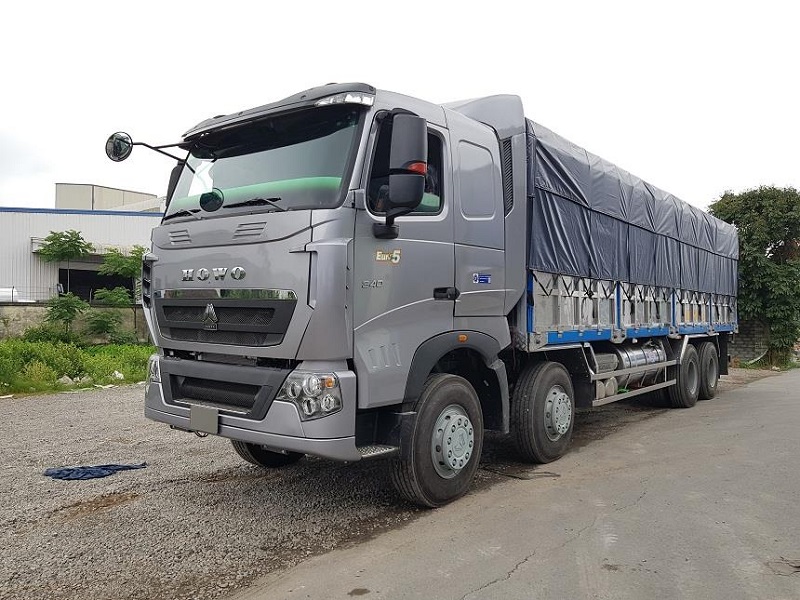Xe tải thùng HOWO 4 chân với khả năng vận chuyển khối lượng hàng hóa lớn