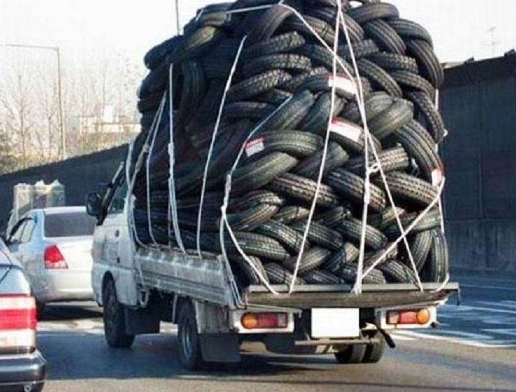 Xe thùng lửng chở quá tải và quá chiều cao quy định