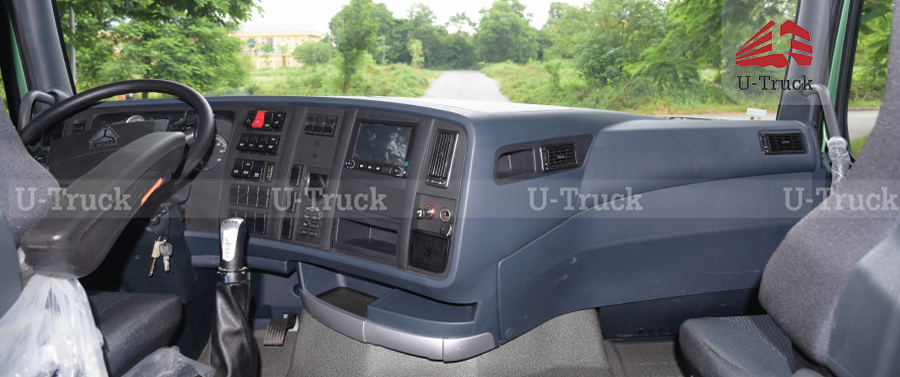 Nội thất xe đầu kéo HOWO MAN T7H 440 cầu láp