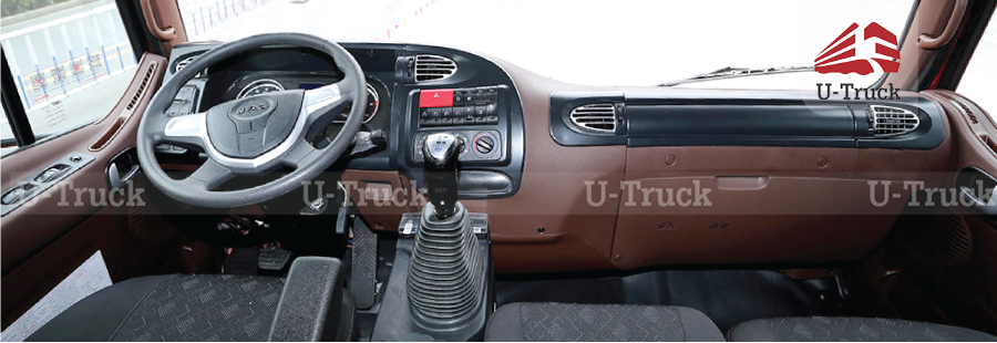 Nội thất xe tải JAC 9 tấn A5 4X2 mui bạt 8M2