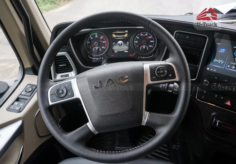 Vô lăng thiết kế 4 chấu