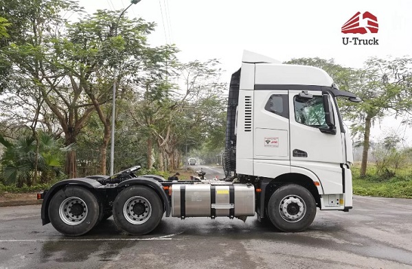 Xe kéo rơ moóc động cơ diesel