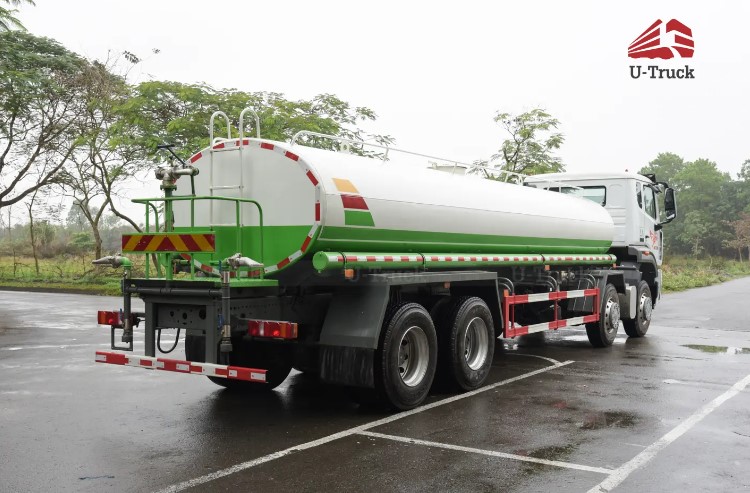 Xe xitec chở nước