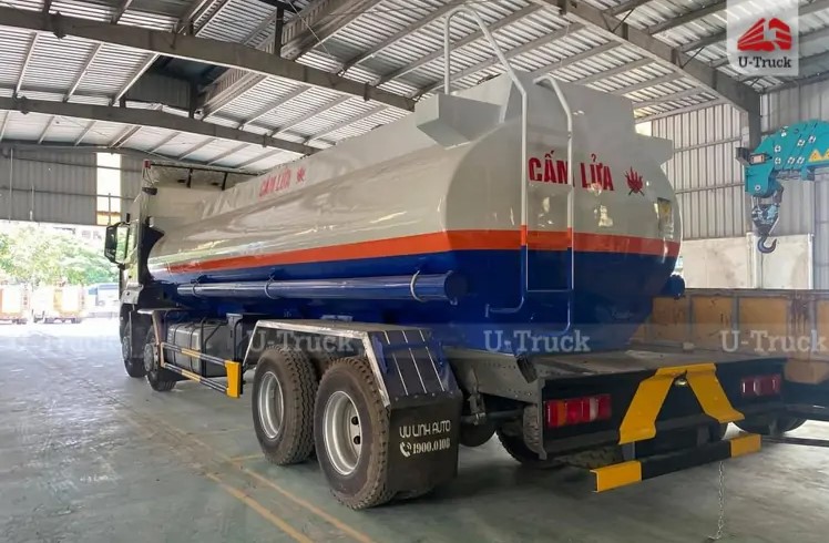 Xe xi téc HOWO VX 8X4 chở xăng 22M3