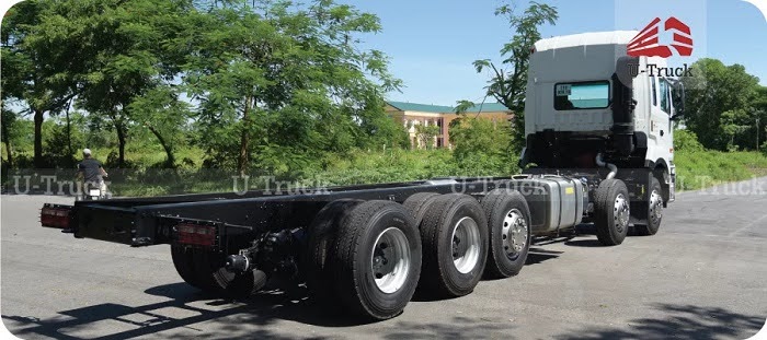 Xe tải 5 chân với 5 dàn lốp được phân bố đều trên toàn xe