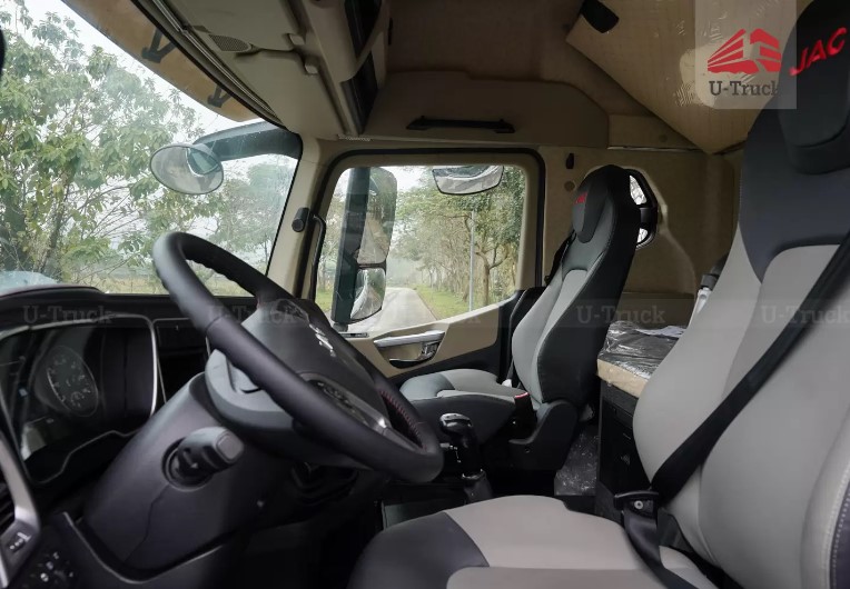 Ghế lái phụ êm ái có thể tùy ý điều chỉnh