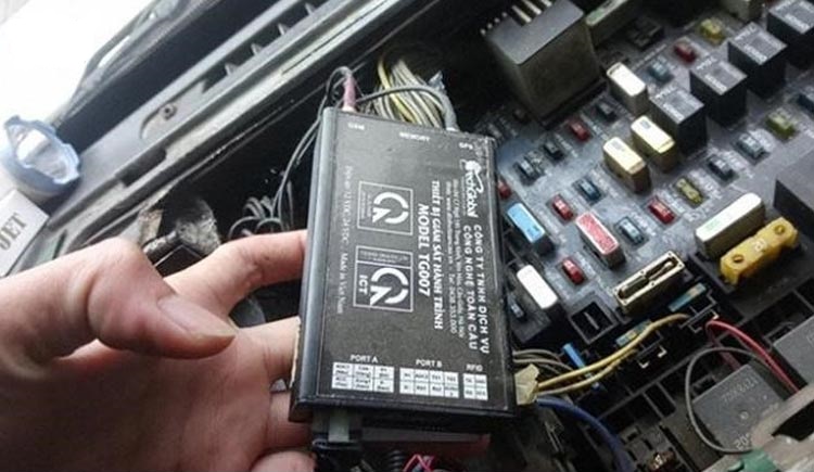 Bộ điều khiến động cơ ECU