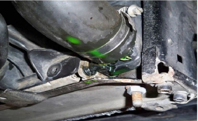 Hệ thống nước làm mát bị rò rỉ dễ sinh ra khói trắng