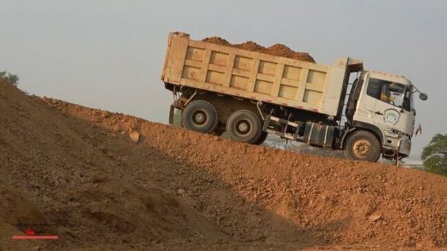 Xe ben 10 tấn thường được sử đụng ở các công trình, hầm mỏ